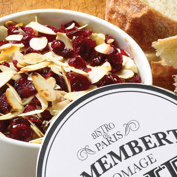 Caquelon à brie rouge avec garniture à fromage Canneberges et Amandes