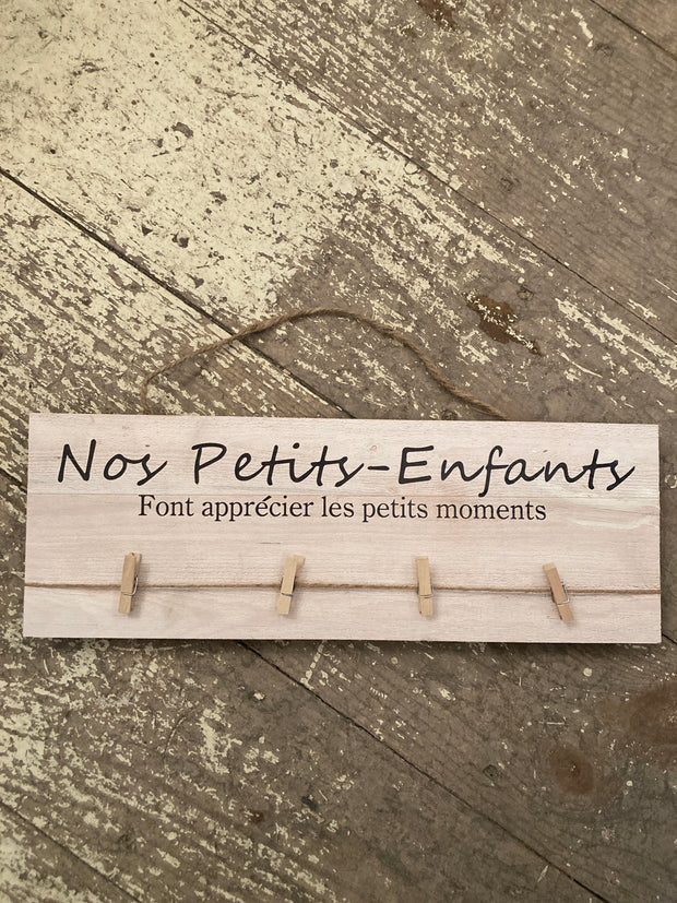 Affiche avec épingles Petits-Enfants